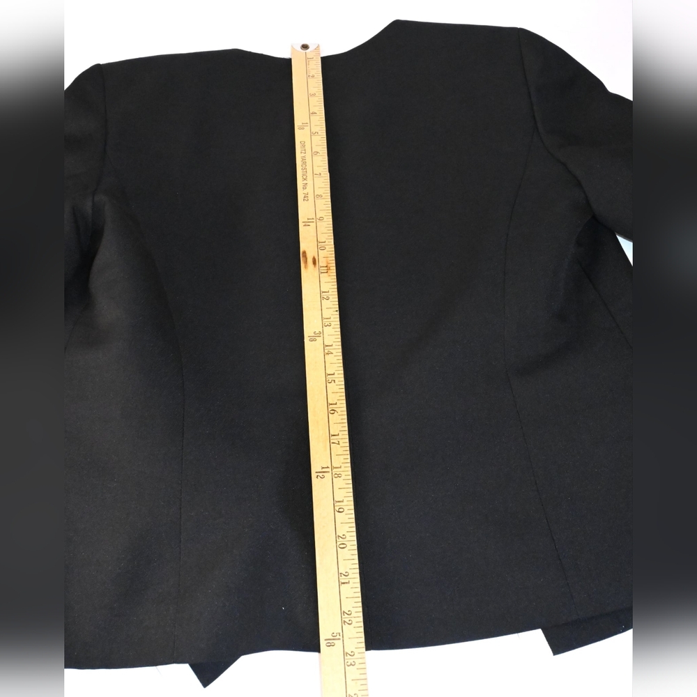 Black Label By Evan Picone of Kasper Group LLC, New York Black & White Blazer 8 - Picture 12 of 16